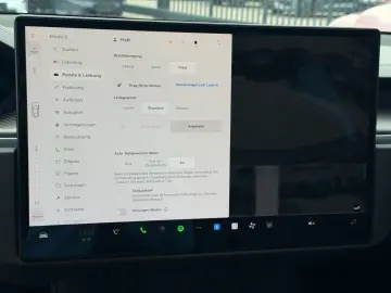 TESLA MODEL S PLAID