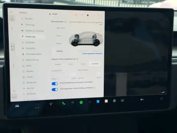 TESLA MODEL S PLAID