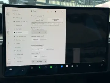 TESLA MODEL S PLAID