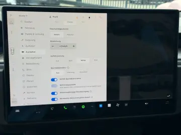 TESLA MODEL S PLAID