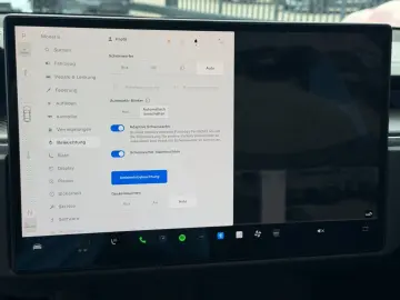 TESLA MODEL S PLAID