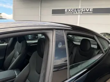 TESLA MODEL S PLAID