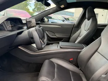 TESLA MODEL S PLAID