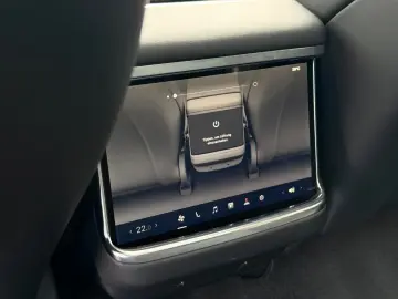 TESLA MODEL S PLAID