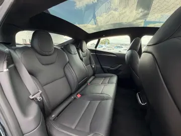 TESLA MODEL S PLAID