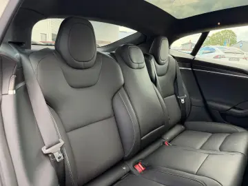 TESLA MODEL S PLAID