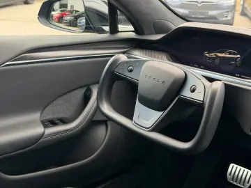 TESLA MODEL S PLAID