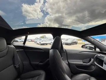 TESLA MODEL S PLAID