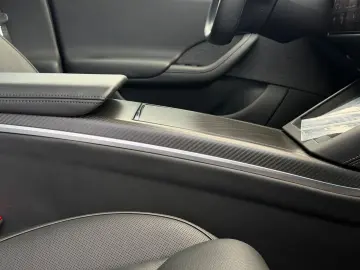 TESLA MODEL S PLAID