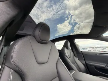 TESLA MODEL S PLAID
