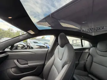 TESLA MODEL S PLAID