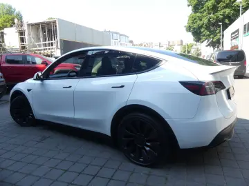 TESLA Model Y Performance Dual AWD