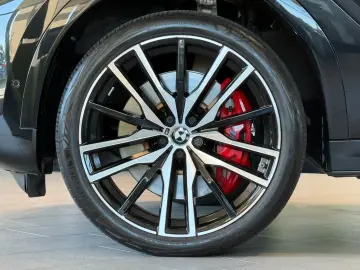 BMW X6 xDr40d MSpo SkyLounge IcGlow Ventil 360 DisplayKey