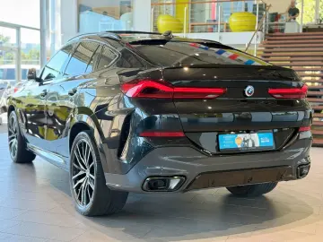 BMW X6 xDr40d MSpo SkyLounge IcGlow Ventil 360 DisplayKey