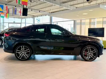 BMW X6 xDr40d MSpo SkyLounge IcGlow Ventil 360 DisplayKey
