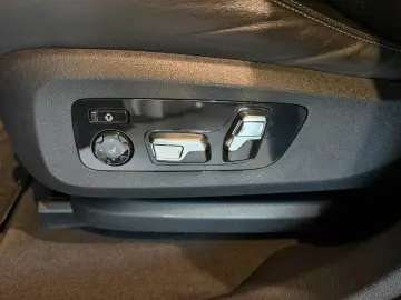BMW X6 xDr40d MSpo SkyLounge IcGlow Ventil 360 DisplayKey
