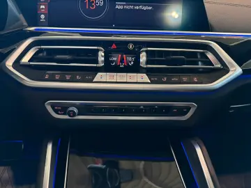 BMW X6 xDr40d MSpo SkyLounge IcGlow Ventil 360 DisplayKey