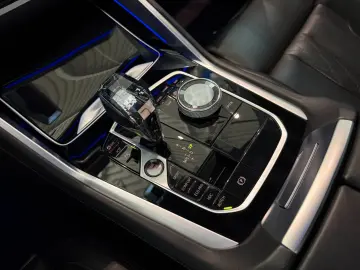 BMW X6 xDr40d MSpo SkyLounge IcGlow Ventil 360 DisplayKey