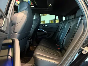 BMW X6 xDr40d MSpo SkyLounge IcGlow Ventil 360 DisplayKey