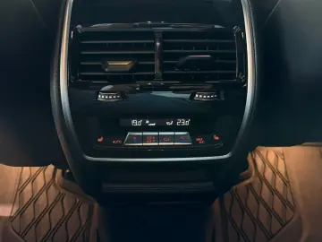 BMW X6 xDr40d MSpo SkyLounge IcGlow Ventil 360 DisplayKey