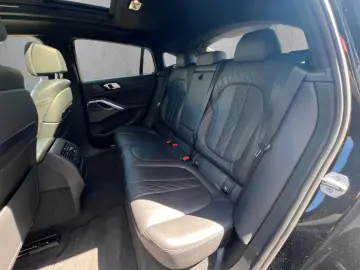 BMW X6 40d xDr MSpo SkyLounge DisplKey H&K 360