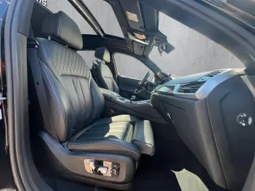 BMW X6 40d xDr MSpo SkyLounge DisplKey H&K 360