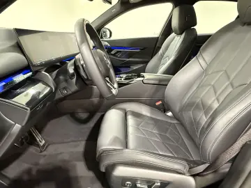 BMW 550e xDr MSpo Pro B&W AdaptiveSusp Ventil 360 DAProf