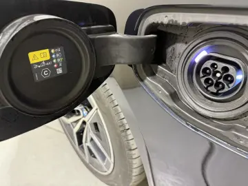 BMW 550e xDr MSpo Pro B&W AdaptiveSusp Ventil 360 DAProf