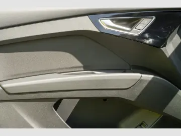 AUDI Q4 Sportback 35 e-tron Assistenzpaket Kamera Sma