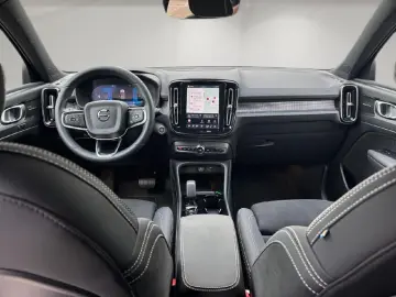 VOLVO XC40 B4 Benzin AWD Ultimate Dark
