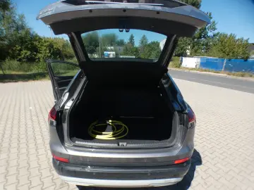AUDI Q4 e-tron Sportback advanced Navi SHZ Sound LED