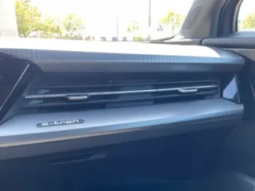 AUDI Q4 e-tron 40 MMI PDC LED SOUNDSYSTEM