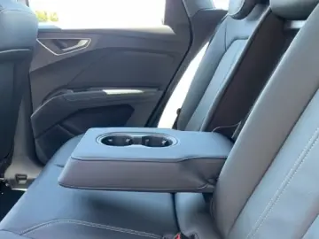 AUDI Q4 e-tron 40 MMI PDC LED SOUNDSYSTEM