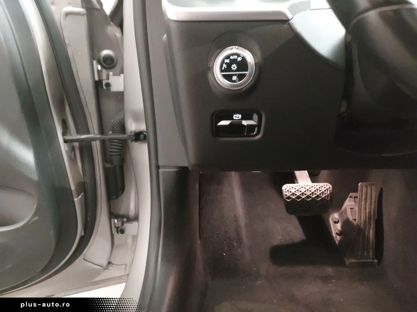 MERCEDES-BENZ Avantgarde Navi LED MBUX  T-Leder