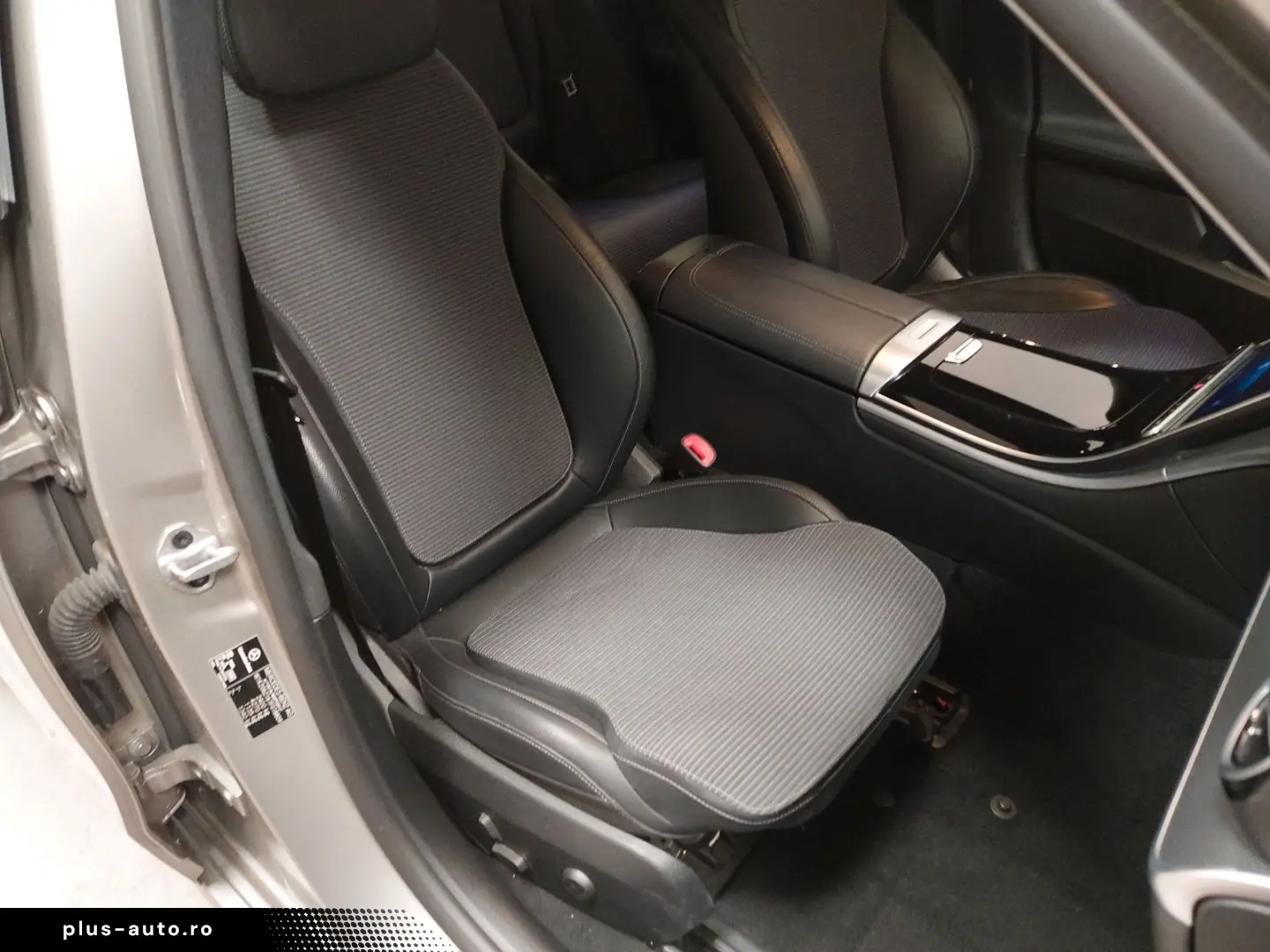 MERCEDES-BENZ Avantgarde Navi LED MBUX  T-Leder