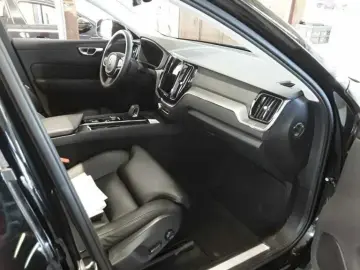 VOLVO XC60 B4 Momentum Pro Leder Navi Pano LED