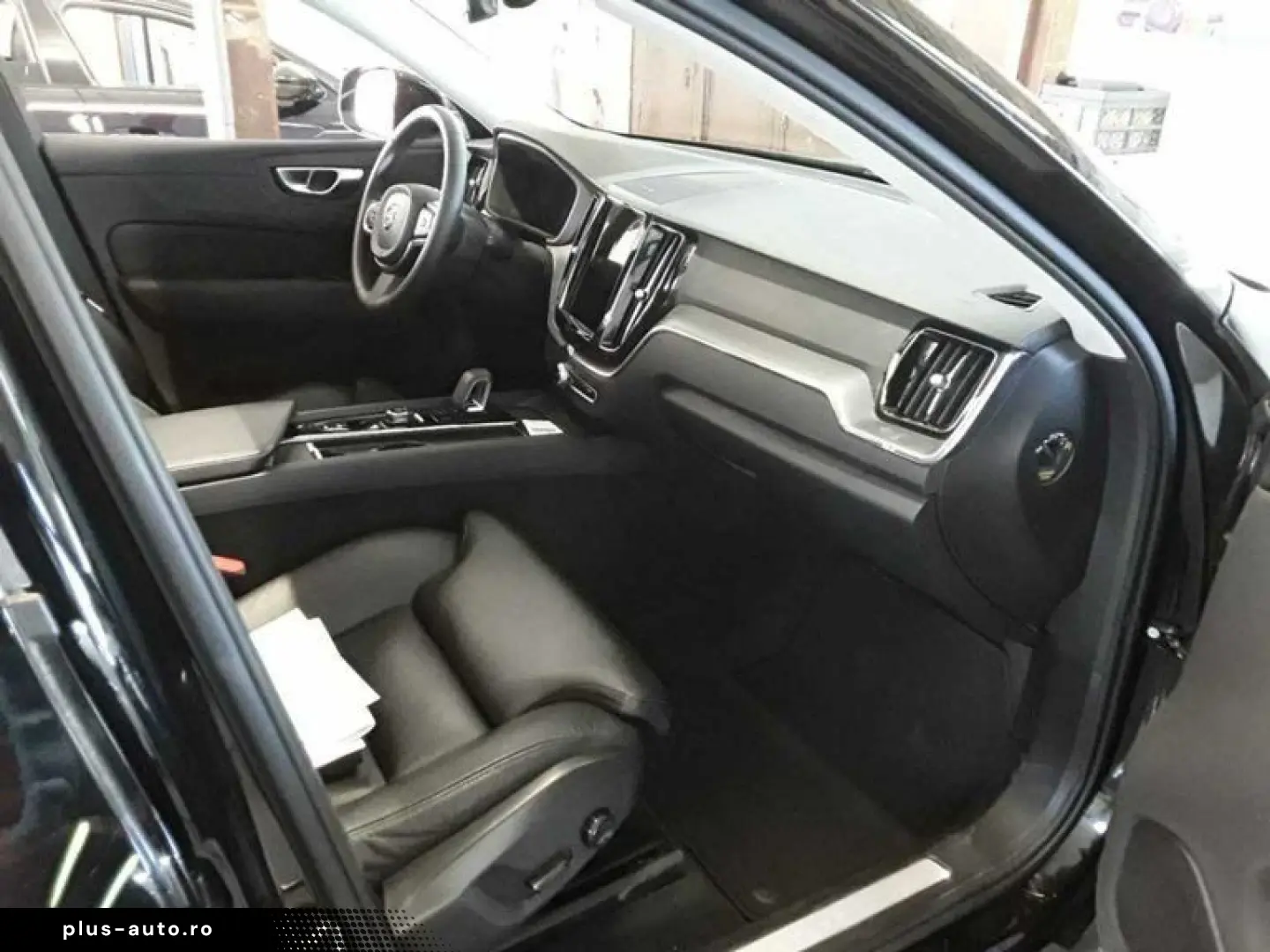VOLVO XC60 B4 Momentum Pro Leder Navi Pano LED