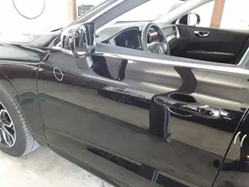 VOLVO XC60 B4 Momentum Pro Leder Navi Pano LED
