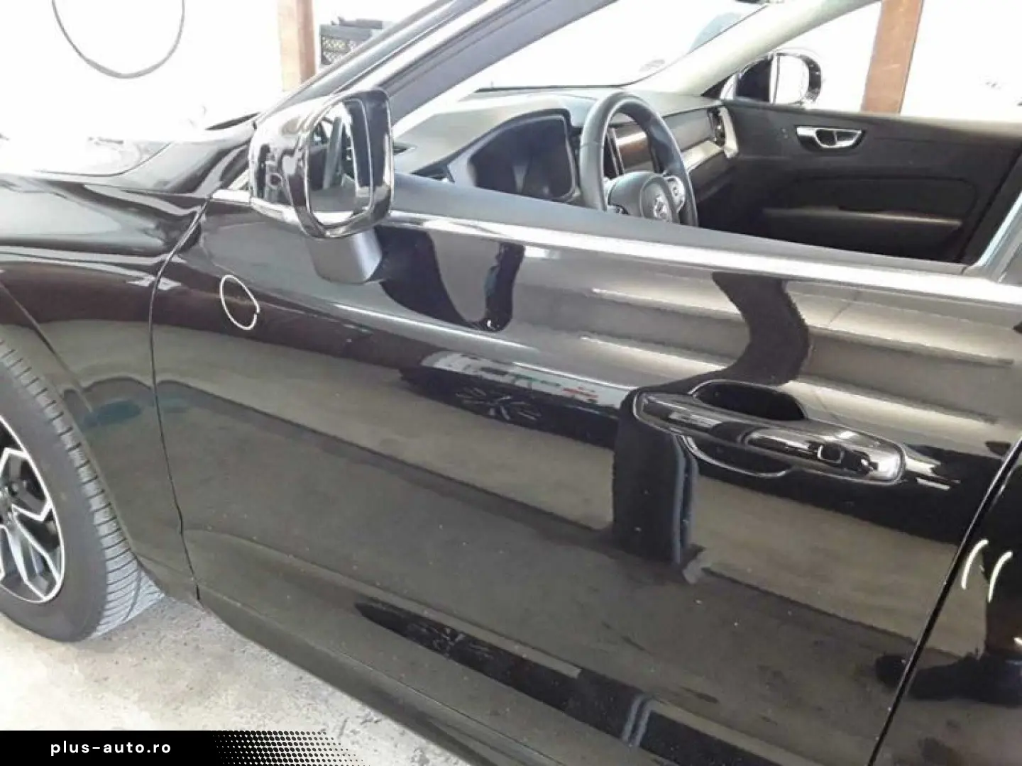 VOLVO XC60 B4 Momentum Pro Leder Navi Pano LED