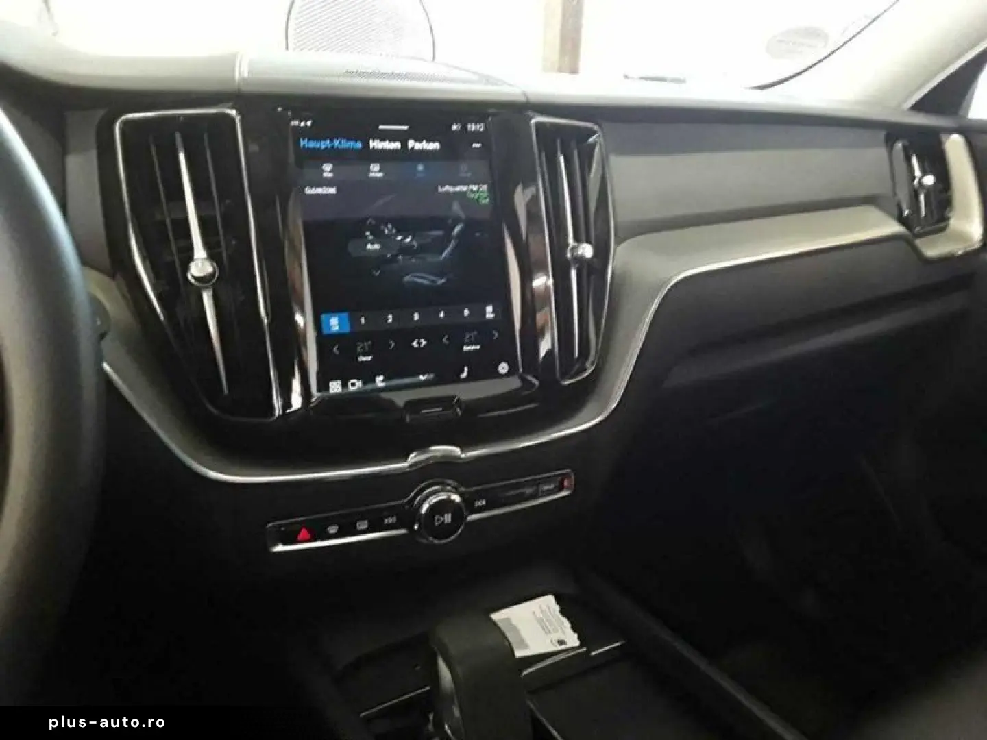 VOLVO XC60 B4 Momentum Pro Leder Navi Pano LED