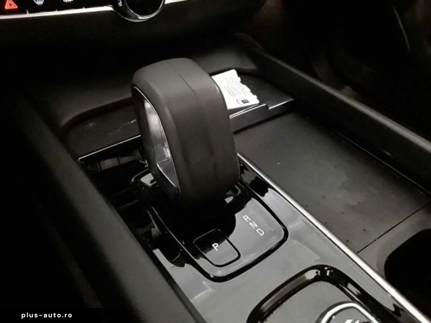 VOLVO XC60 B4 Momentum Pro Leder Navi Pano LED
