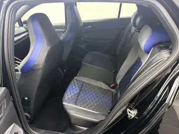 VW Golf R 4 Performance