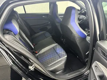 VW Golf R 4 Performance