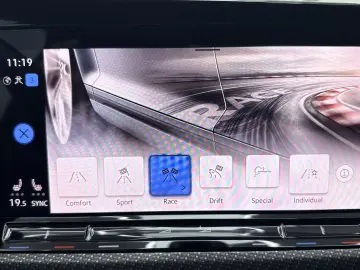 VW Golf R 4 Performance