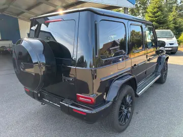 MERCEDES-BENZ G 400