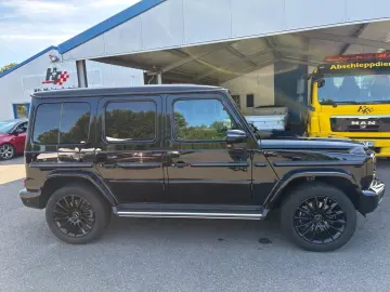 MERCEDES-BENZ G 400