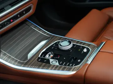 BMW X5 30d xDrive INDIVIDUAL PANO LUFT H&K 360 HUD