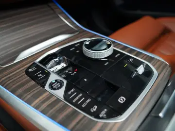 BMW X5 30d xDrive INDIVIDUAL PANO LUFT H&K 360 HUD