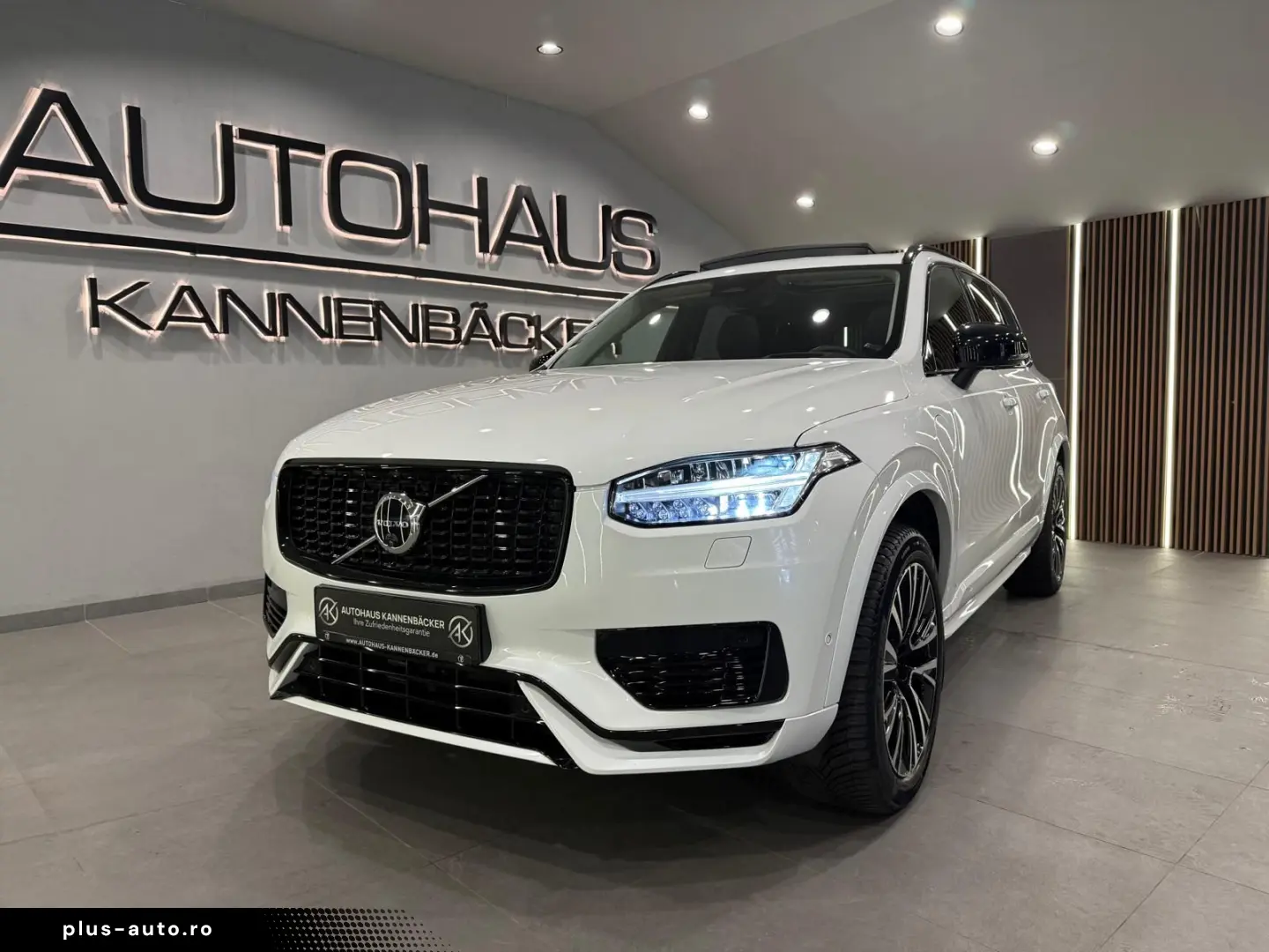 VOLVO XC90 Ultra Dark Recharge