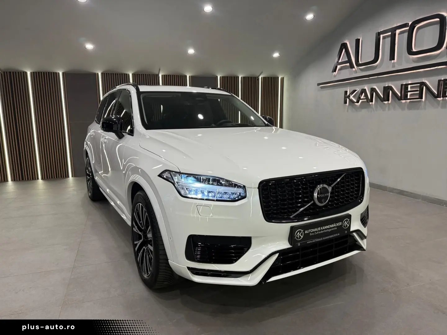 VOLVO XC90 Ultra Dark Recharge